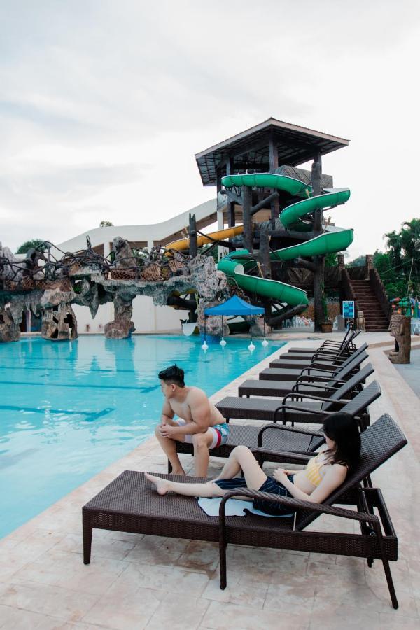 Port Royale Waterpark Resort Dumaguete City Buitenkant foto